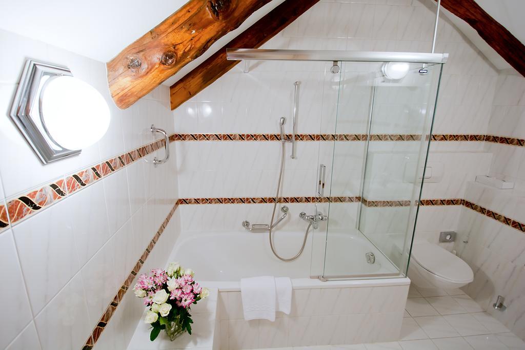 Romantik Hotel Castello Seeschloss 아스꼬나 객실 사진